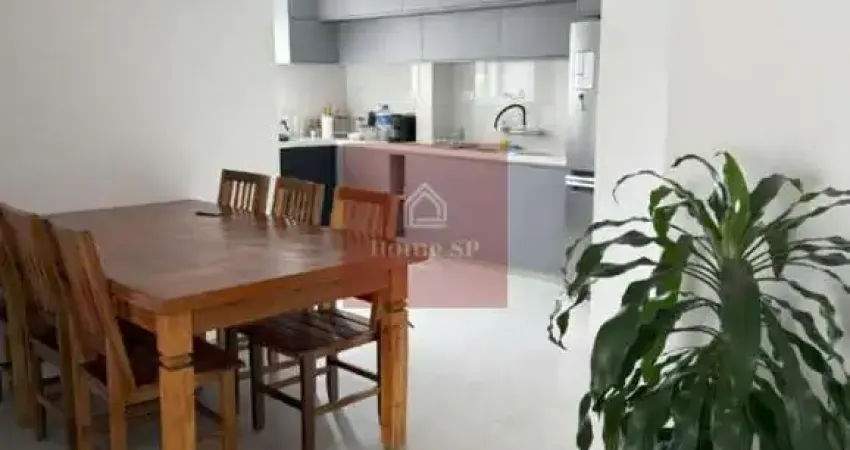 Apartamento reformado ao lado do metro Campo Belo.