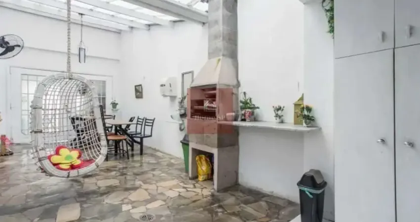 Cambuci; casa de vila com 04 dormitórios, 02 suítes,04 banheiros,04 vagas, 231 metros