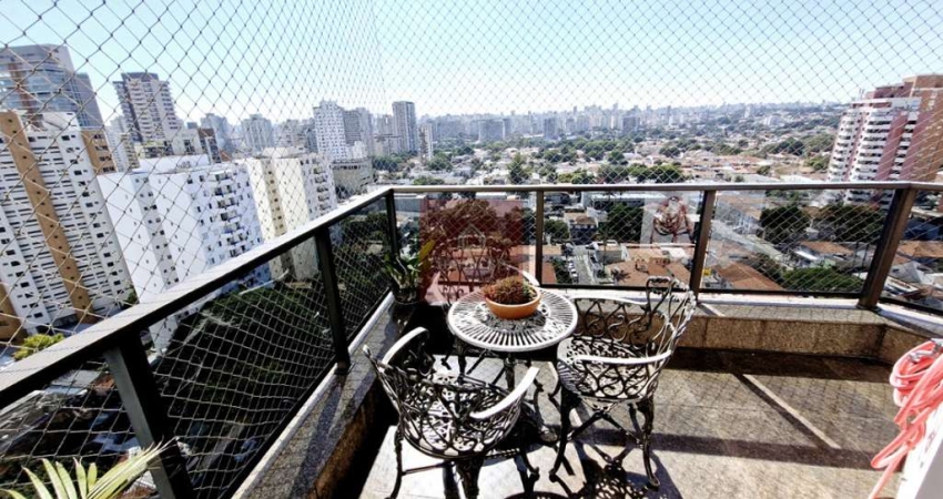 Apartamento de 216m² com 3 suítes,3 vagas no Campo Belo