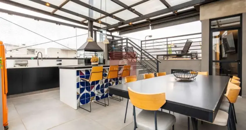 Cobertura duplex com amplo espaço de lazer, piscina e churrasqueira