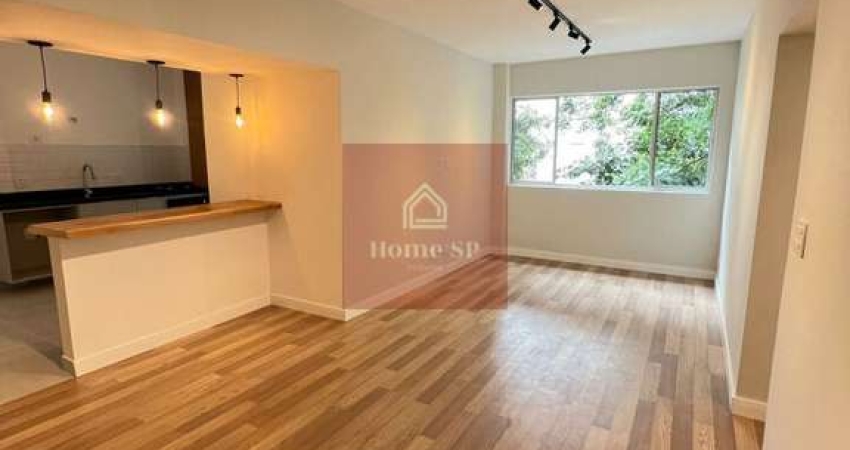 Apartamento reformado a venda em Moema Pássaros.