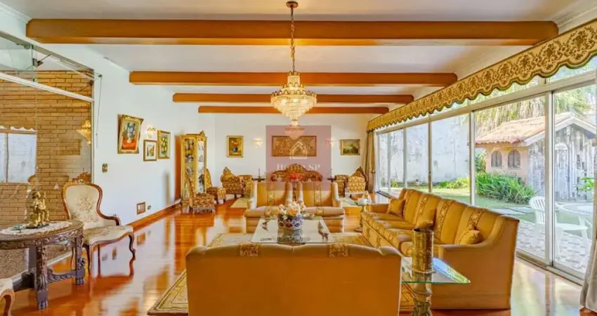 Brooklin Velho, Casa com 589AU para modernizar, 3 suites, 4banheiros, 6 vagas