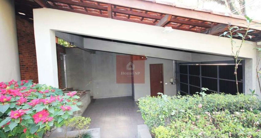 Belo sobrado a venda no Campo Belo com três suítes.