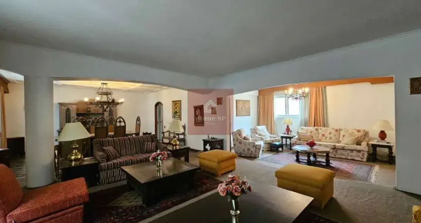Apartamento com 3 dormitórios, 1 suíte, 3 vagas e com 230m² - Bela Vista
