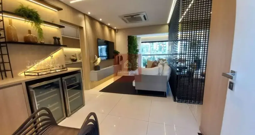 Apto. de 107 m2, em condomínio de qualidade internacional, com quadra de tênis.