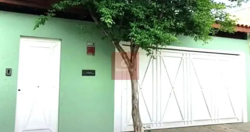 Ótima casa térrea, em local privilegiado, rua tranquila no melhor do bairro