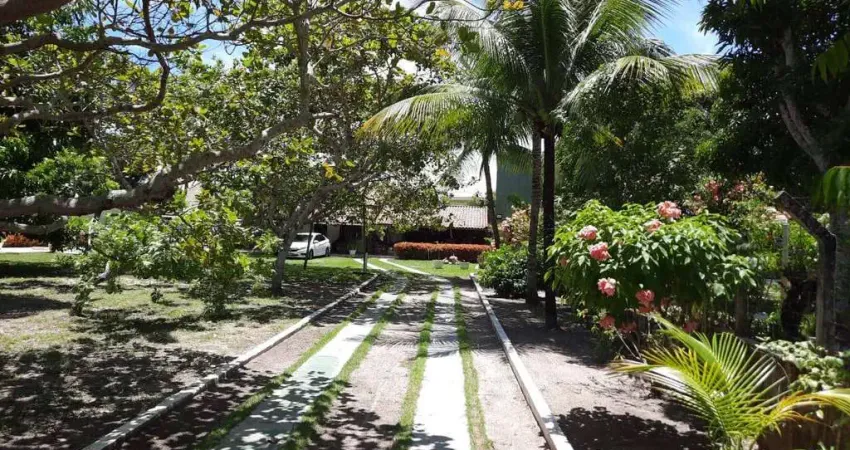 LINDA CASA DE PRAIA EM  BARRA DO JACUIPE EM CONDOMINIO A 100 METROS DO PIER