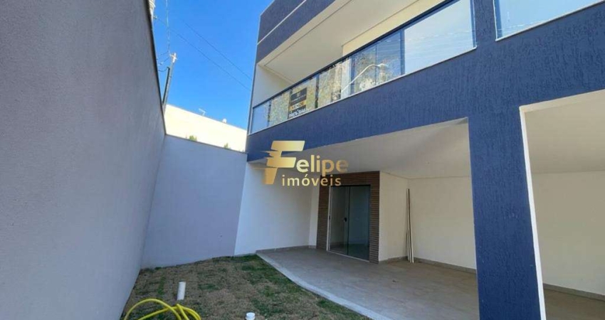 CASA DUPLEX LOCALIZADA A 500 METROS DA PRAIA - SANTA MÔNICA / ES
