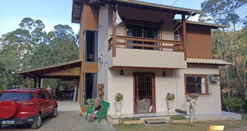 CASA DUPLEX À VENDA EM SÍTIO FECHADO COM LAZER COMPLETO EM DOMINGOS MARTINS.