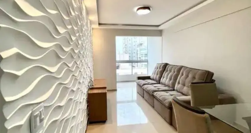 MARAVILHOSA COBERTURA DUPLEX REFORMADA A POUCAS QUADRAS DA PRAIA.