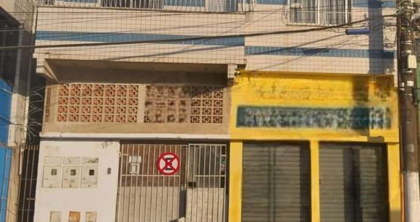 GRANDE CASA COM 1 LOJA COMERCIAL NO CENTRO DE GUARAPARI