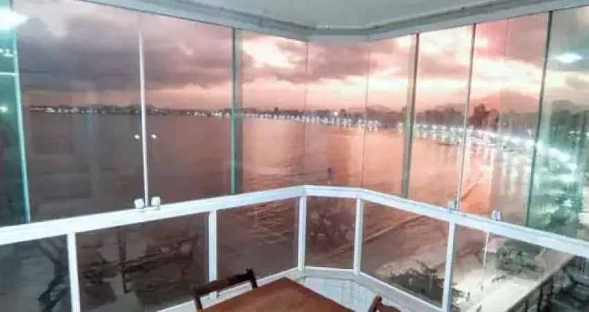 GIGANTE APARTAMENTO COM 4 QUARTOS E 4 GARAGENS NA PRAIA DO MORRO