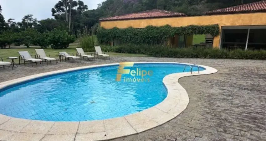 Terreno à venda no Condomínio Espelho D'Água, Alto Padrão.