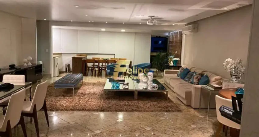 UM GIGANTE APARTAMENTO COM 330M² NA PRAIA DA COSTA.