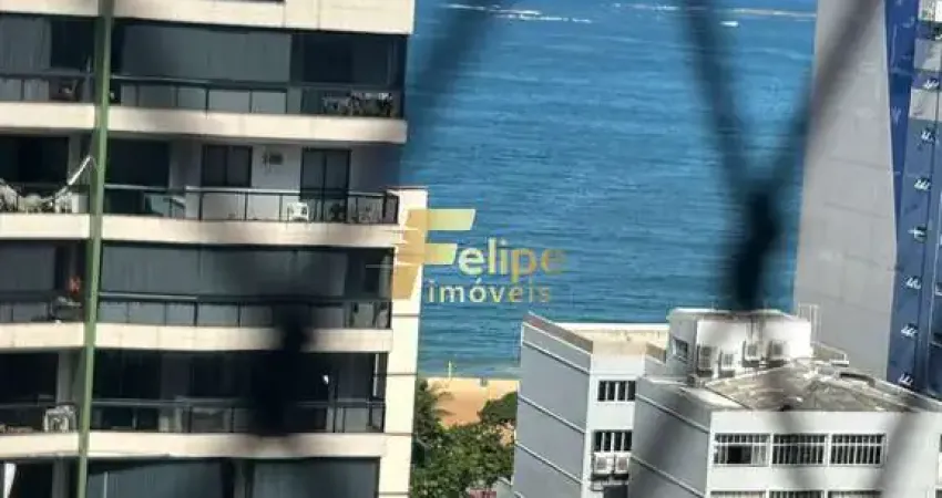Este AMPLO E CONFORTÁVEL apartamento de 130,00 m2 de área está localizado no coração da cidade.