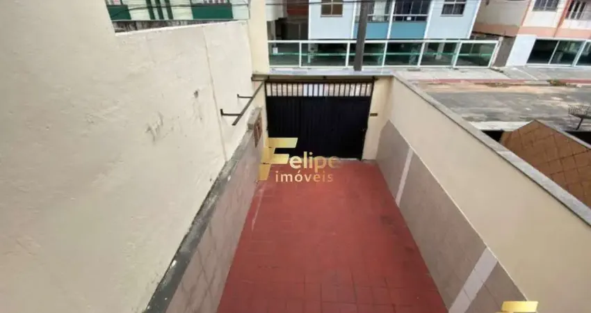 BELÍSSIMA CASA DISPONÍVEL PARA LOCAÇÃO ANUAL A UMA QUADRA DA PRAIA, LOCALIZADA NA PRAIA DO MORRO EM GUARAPARI/ES!