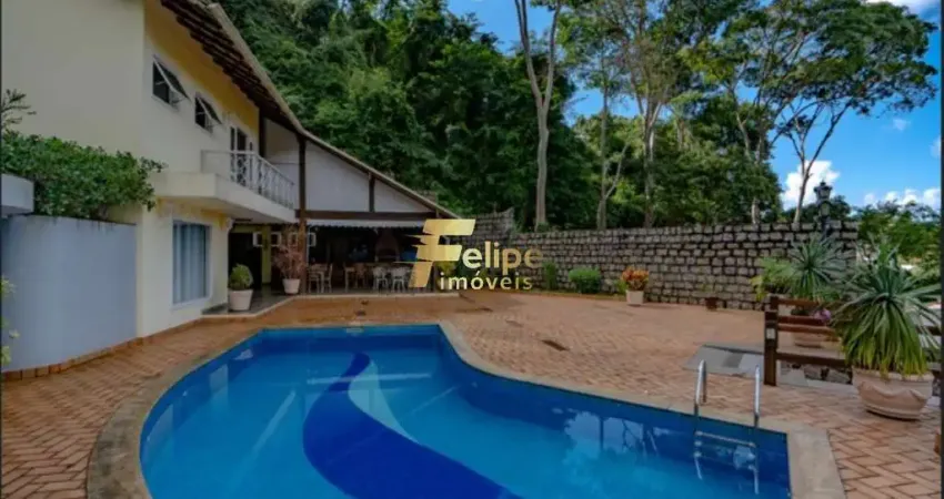 Belíssima casa com 04 quartos, sendo 03 suítes, com uma linda piscina, à venda em fradinhos, vitória/es!