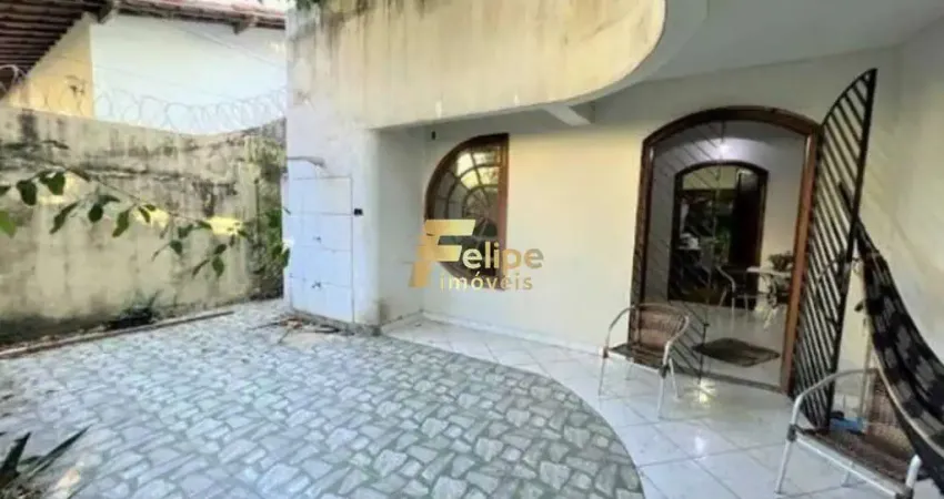 Não perca tempo e venha conhecer esta linda e enorme casa de 02 pavimentos na enseada do suá em vitória/es!