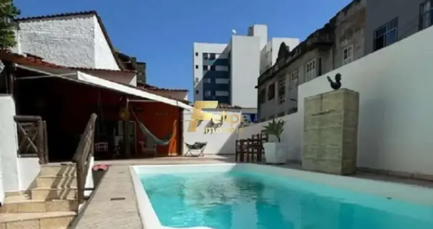 Belíssima casa duplex, quintal amplo, piscina com cascata, pomar, espaço gourmet com churrasqueira, localizada no centro histórico de vitória/es!