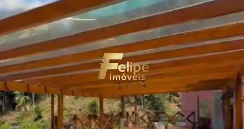 Lindíssima casa duplex estilo alemã, excelente área interna e externa, à venda em condomínio, domingos martins/es!