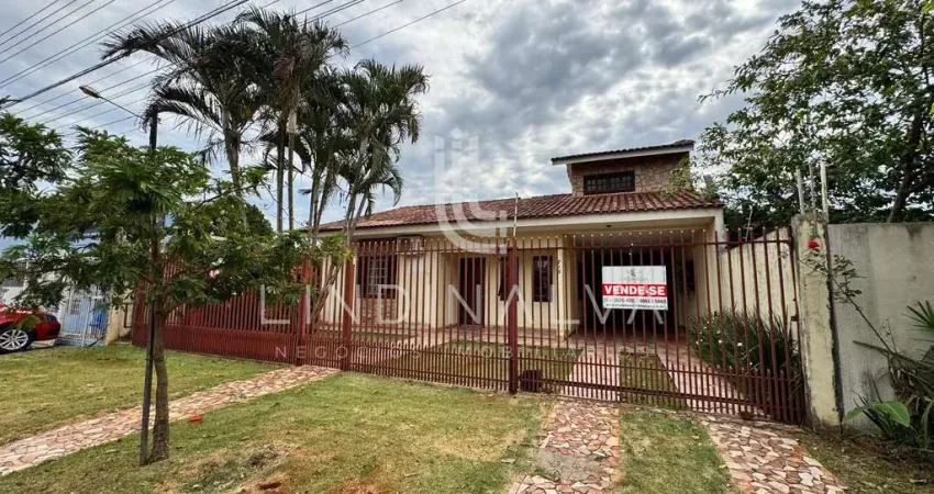 Casa com piscina e 3 dormitórios no Jardim Lancaster II.