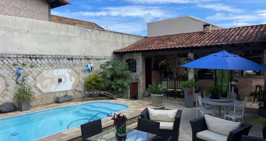 Casa com 3 quartos à venda na Rua Rudy Alberto, 222, Vila Capri, Araruama