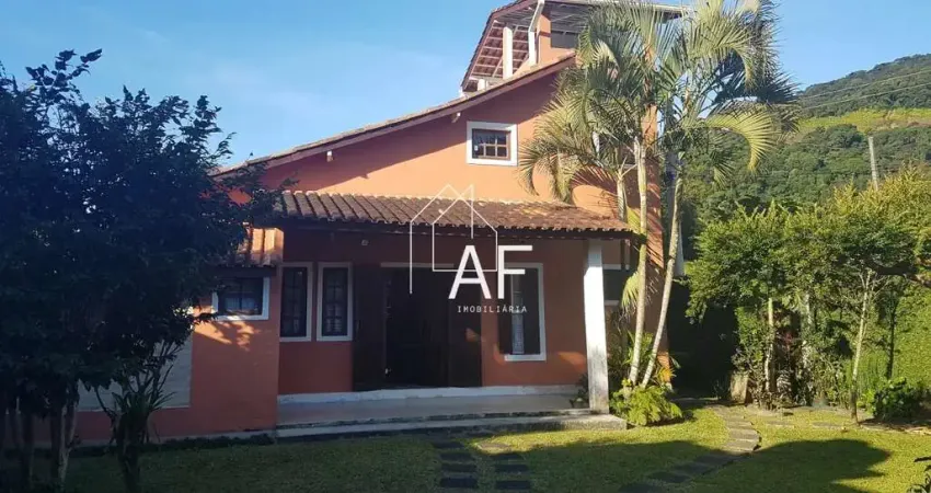 Casa (assobradada) para venda em boiçucanga, 3 dormitórios, 3 suítes, 4 vagas de garagem, 135 m²
