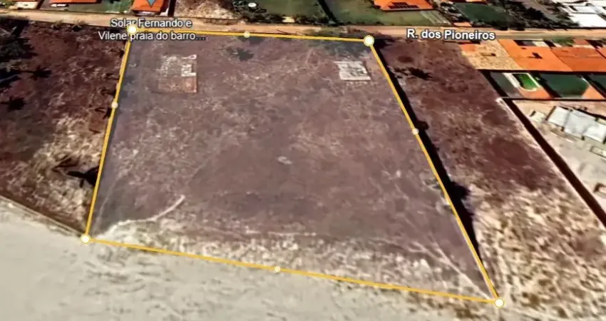 Terreno com 4.577,37m², são 65,80 metros de frente para o mar, barro preto