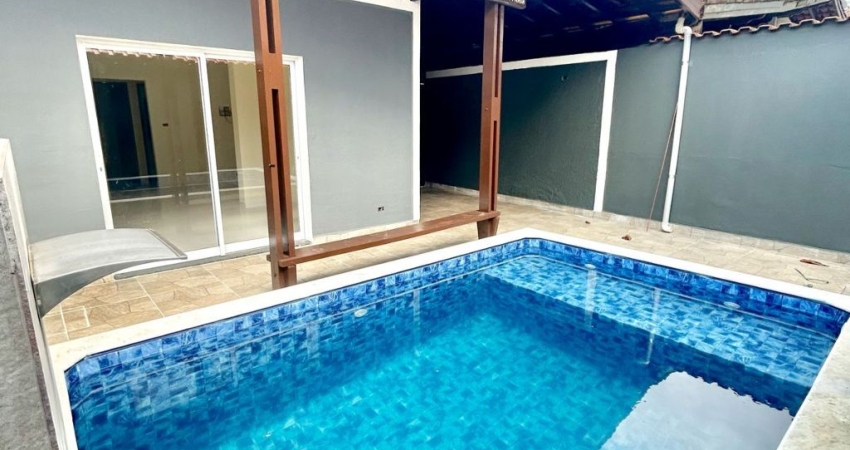 CASA COM EDICULA E PISCINA LADO PRAIA EM MONGAGUÁ