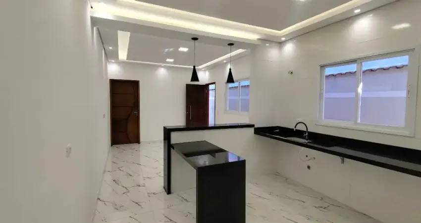 Casa com 03 dormitórios e 02 suítes