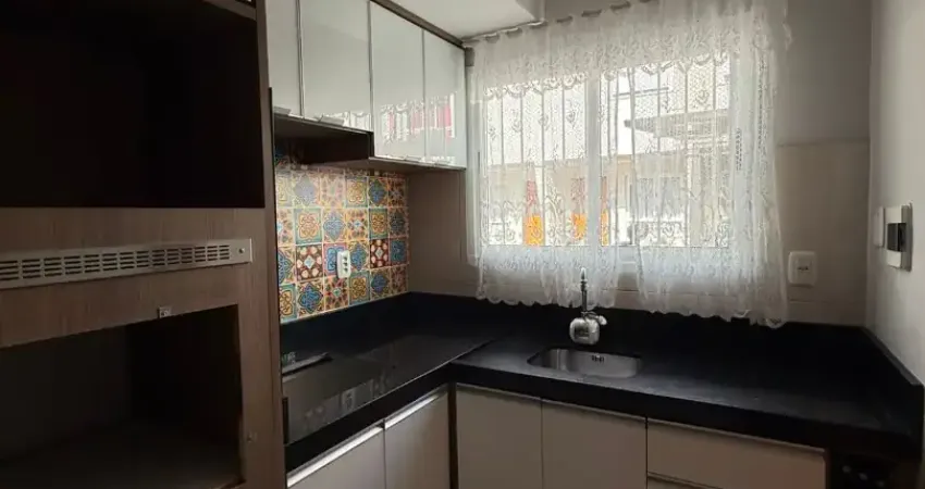 Excelente sobrado com entrada individual à venda em Ana Rech