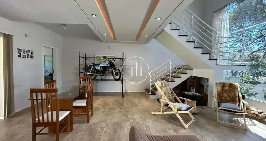 Casa com 220m², no bairro Ponta de Baixo/São José-SC - JMS