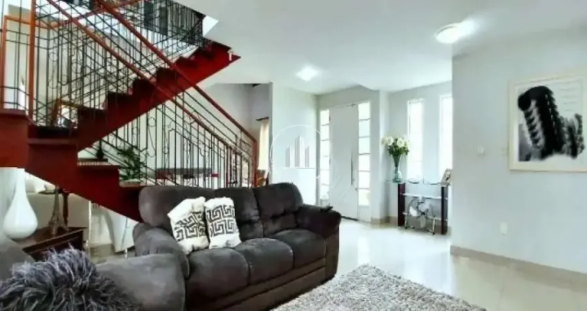 Casa 276m² com 5 Quartos e Suítes na Santa Mônica - JMS