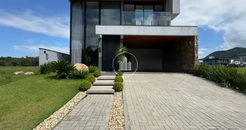 Casa 4 Quartos com 3 Suítes e 312m² - Pedra Branca - JMS