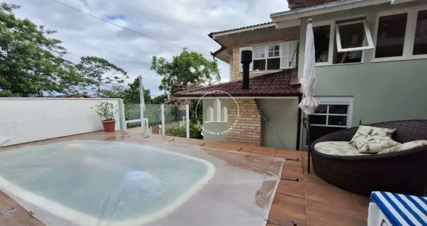 Casa 3 Quartos com 1 Suíte e 241m² - Ponta de Baixo