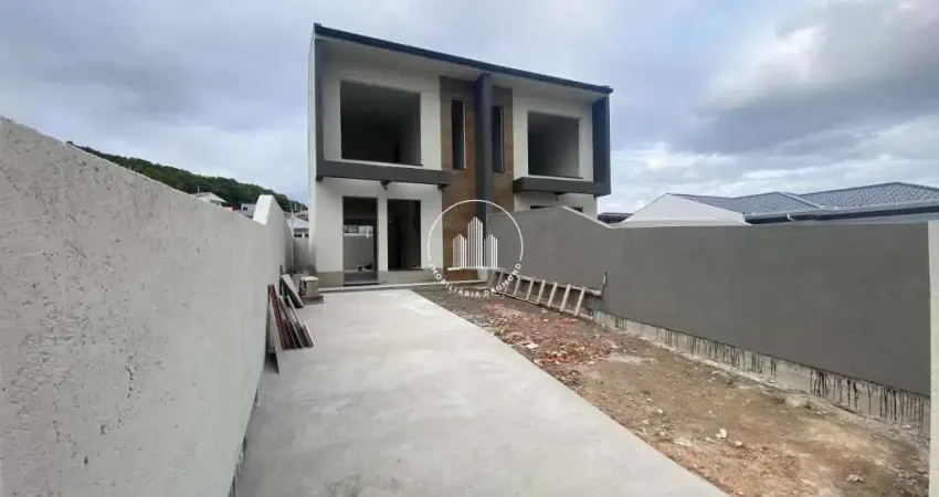 Sobrado Geminado de 2 dormitórios em Lisboa III, Forquilhas