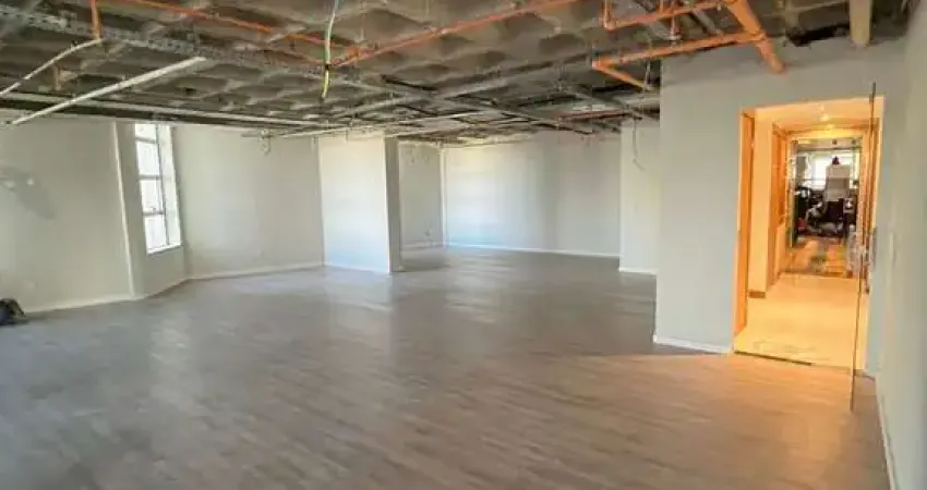 Excelente Sala Comercial no Caminho das Árvores - 205,16m², 6 garagens cobertas