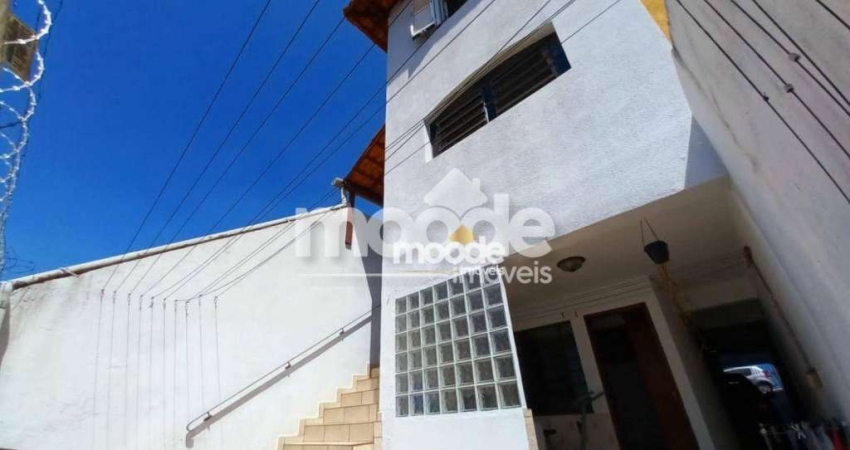 VISTA PANORÂMICA; SOBRADO,  COM CORREDOR LATERAL E QUINTAL
