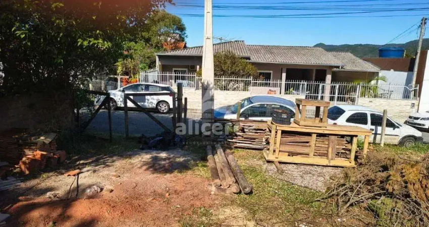 Terreno à venda com , 450m² em São João do Rio Vermelho Florianópolis