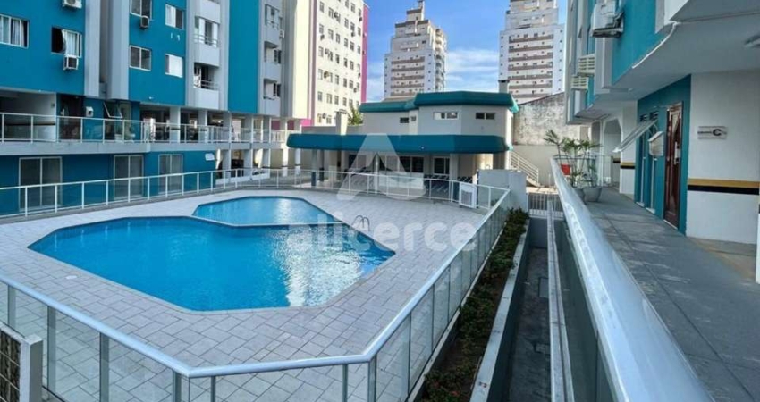 Apartamento 3 dormitórios com suíte e piscina em Barreiros - São José - SC