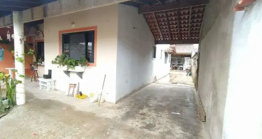 Casa lado praia á 700 metros do mar no balneário gaivota em itanhaem