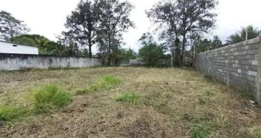 Terreno murado com pequena construção localizado em itanhaém !