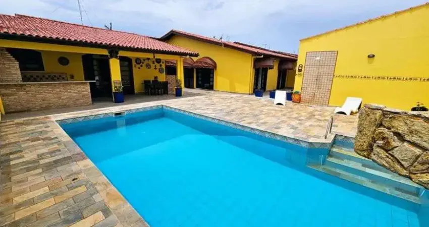 Casa com piscina á 100 metros do mar no bairro jardim suarão , em itanhaém / sp