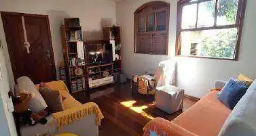 Apto com cara de casa: amplo, arejado e bem localizado!