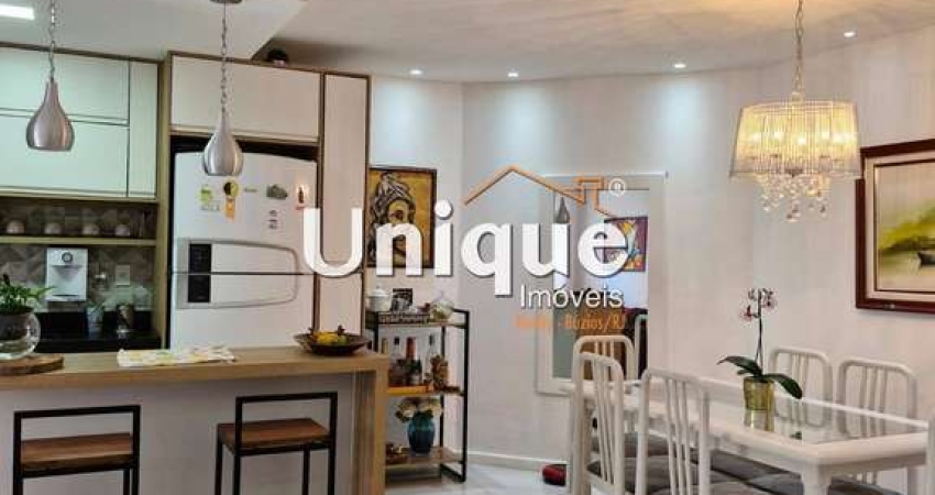 Apartamento com 2 quartos, reformado no Braga, à venda por R$ 430.000,00.