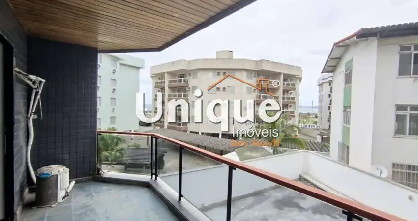 Apartamento, 3 quartos na quadra da Praia do Forte, à venda por R$ 890 mil.