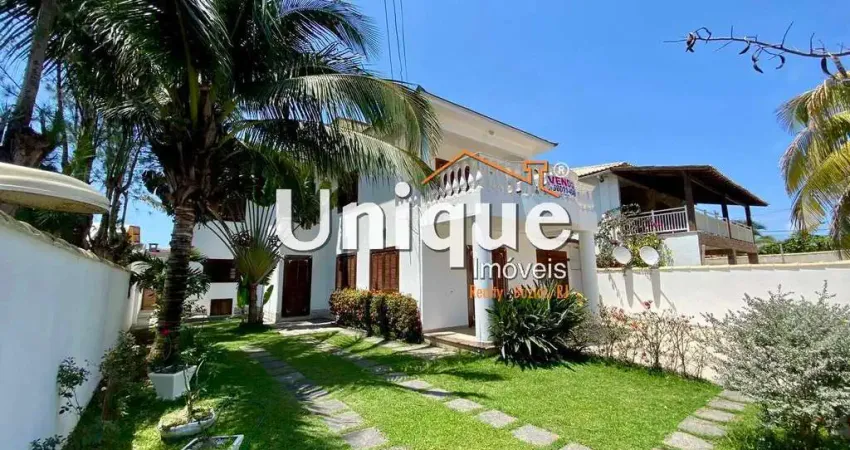 Casa Estilo Europeu com 5 Quartos: Localizada a 200m da Praia do Foguete!