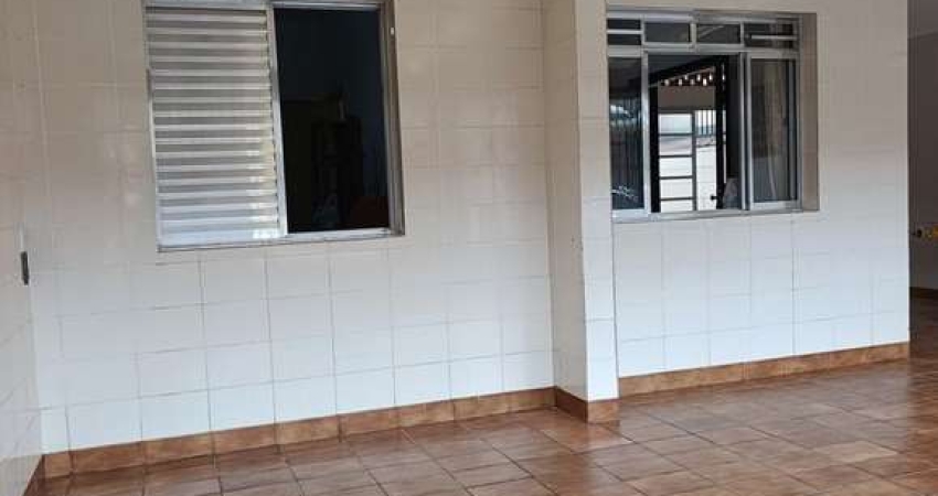 Casa 3 dormitórios lado praia - Vila São Paulo / Mongaguá.