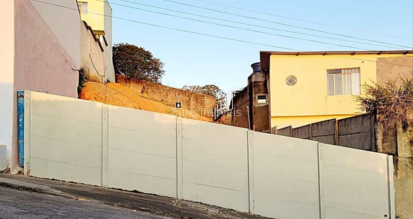 Terreno à venda na Rua Pedro Cezário Franco, Costa Carvalho, Juiz de Fora