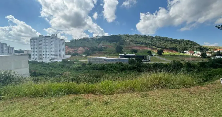 Terreno em condomínio fechado à venda na Rua Octávio Malvaccini, São Pedro, Juiz de Fora